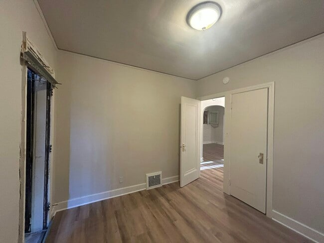 Building Photo - 4401 Buckingham