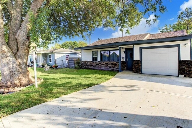 Building Photo - 9005 Cheer St