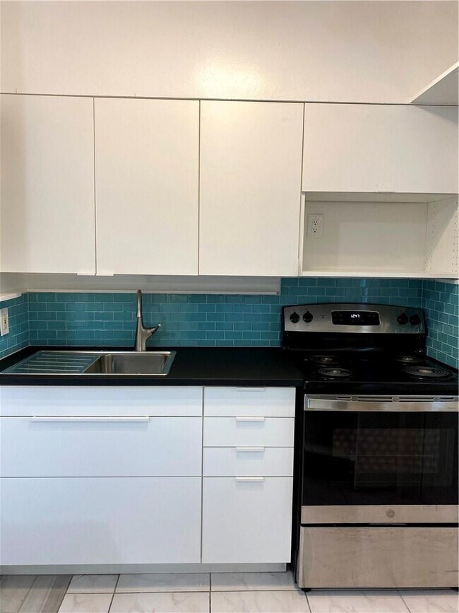 Building Photo - 1101 NE 17th Way