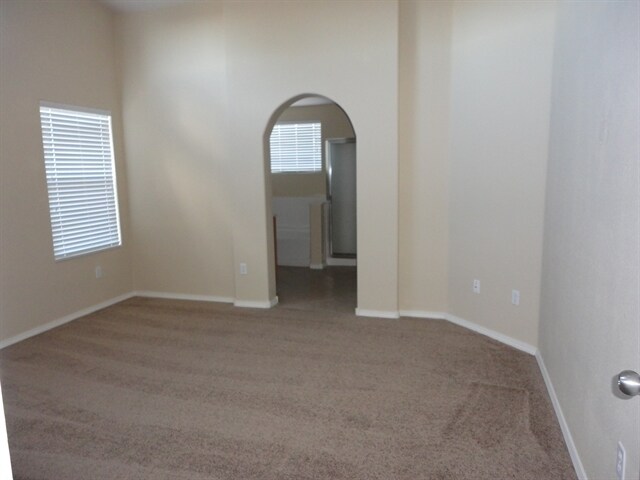 Building Photo - 529 Sunny Meadows Dr NE