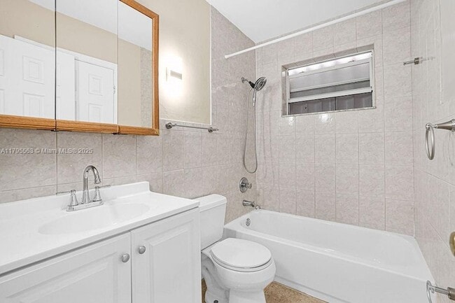 Building Photo - 2400 SW 103rd Ct