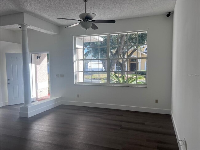 Building Photo - 9224 Sunflower Dr