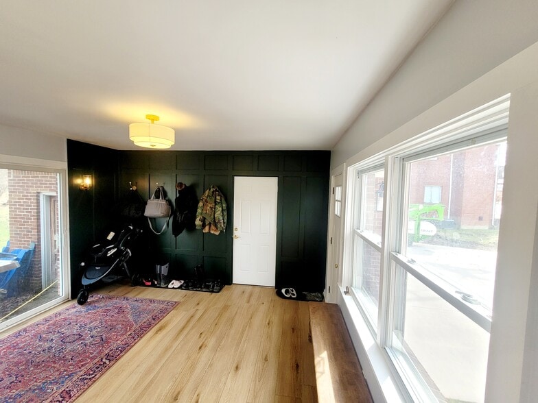 mudroom - 1100 Orchard Park Rd