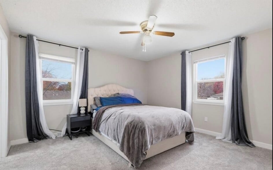 Building Photo - 302 SE Flagstone Dr