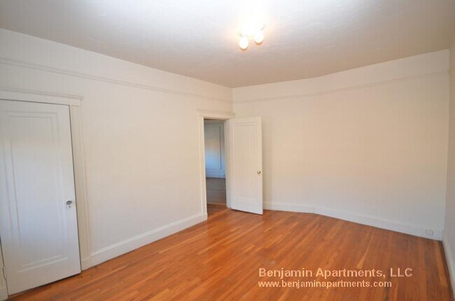 Building Photo - 66 Chiswick Rd