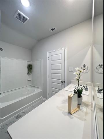 Building Photo - 553 Meadow Run Dr