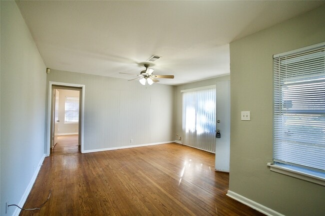 Building Photo - 8733 Robindell Dr