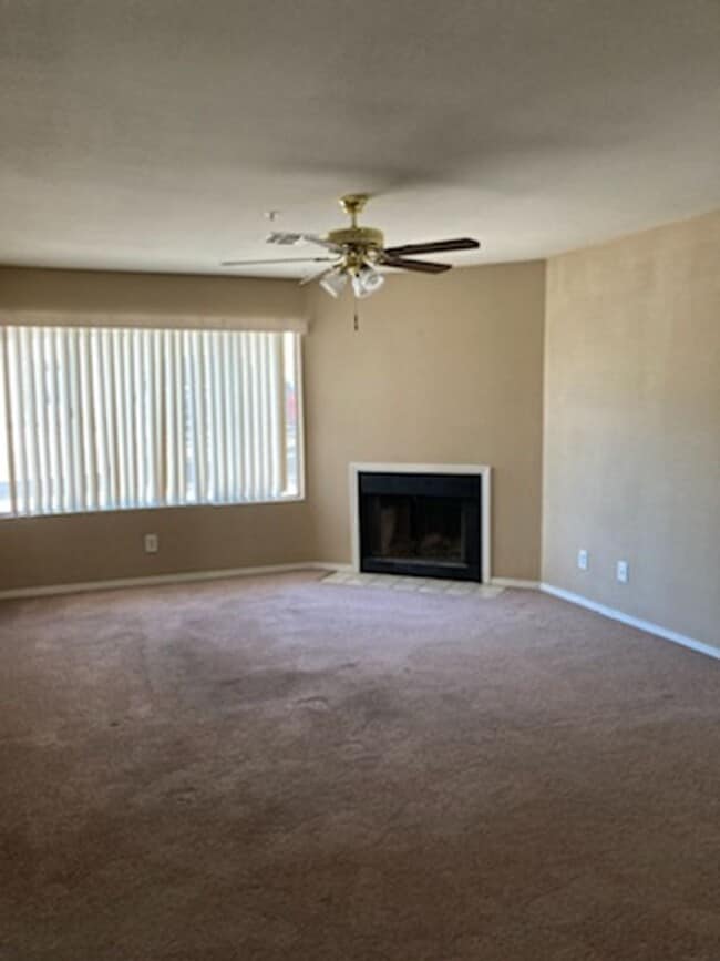 Building Photo - 2060 Mesquite Ln