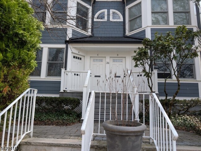 Building Photo - 36 Phoenix Ave