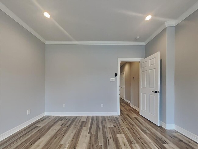 Building Photo - 1024 Melneeka Ln