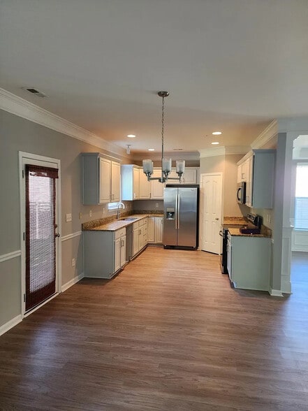 Building Photo - Room in Single Family Home on Mountain Quail Dr