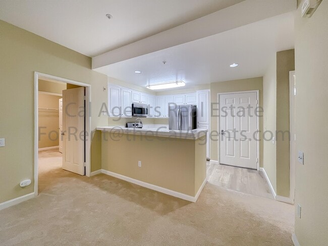 Building Photo - 260 Caldecott Ln