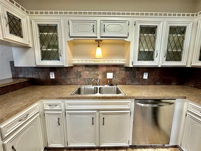 Primary Photo - 801 6th St N