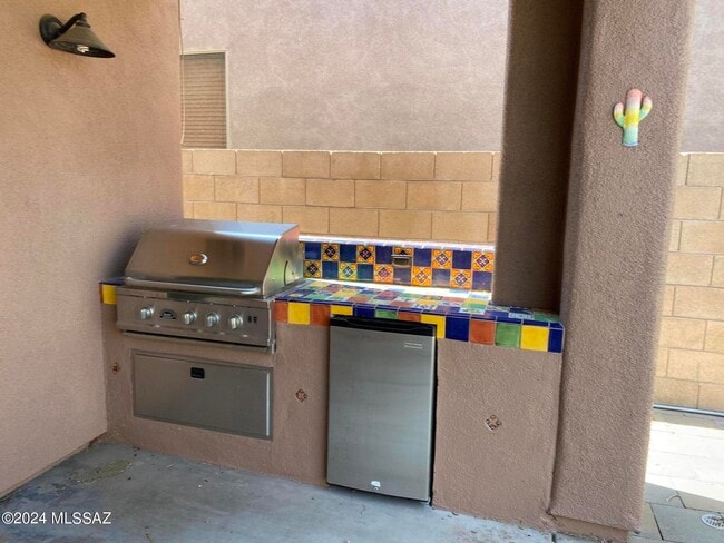 Building Photo - 653 N. Encanto Village Way