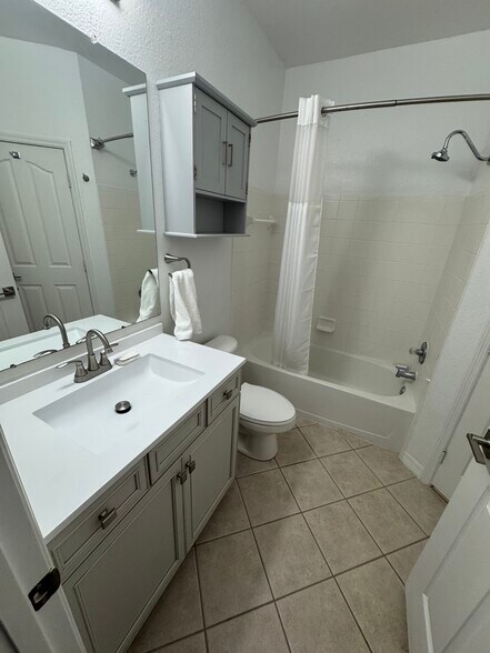 Bathroom #1 - 2639 Maitland Crossing Way