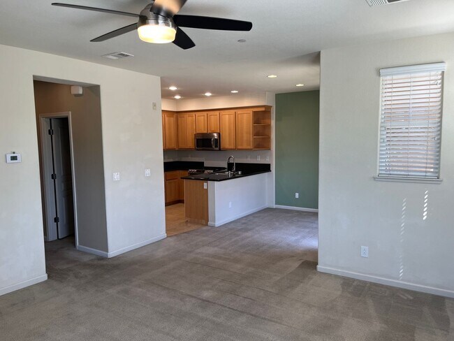 Building Photo - Stylish Willow Glen Townhome with Dual Master Suites, High Ceilings & Modern Upgrades!