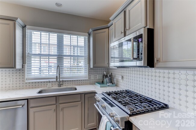 Building Photo - 905 Lyndley Dr