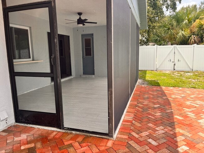 Building Photo - 2420 Briar Oak Cir