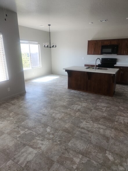 Building Photo - 359 S Deep Creek Dr
