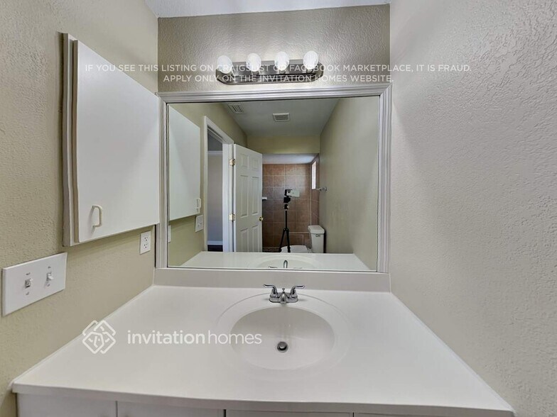 Building Photo - 2252 S Chamberlain Blvd