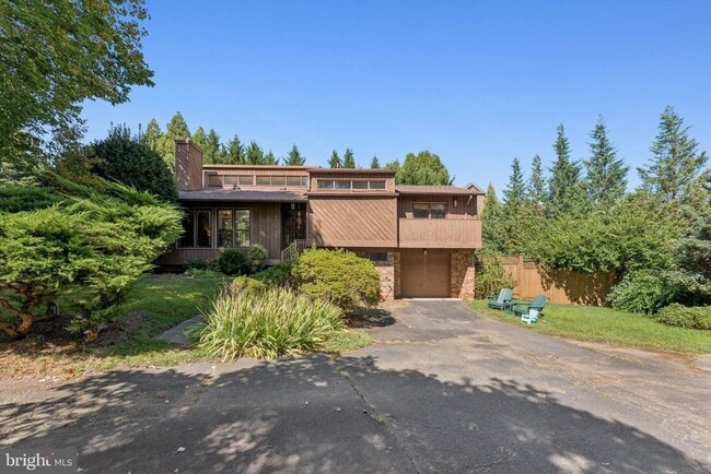 Building Photo - 1684 Chain Bridge Rd
