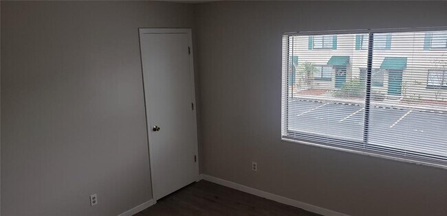Building Photo - 2052 Kings Hwy