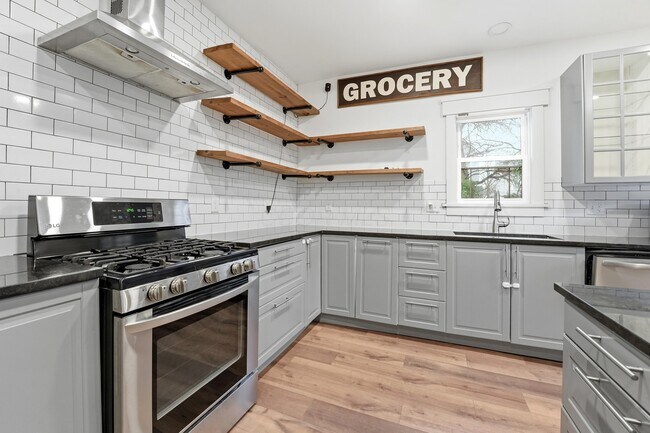 Building Photo - 905 McAllister Ave