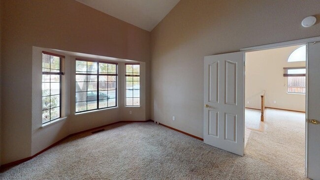 Building Photo - Well-maintained 3x2 single-family Windsor home