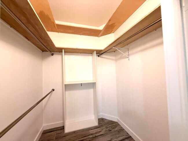 Building Photo - 15859 68th Ct N