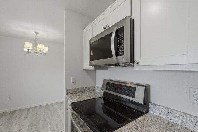 Building Photo - 8055 E Thomas Rd