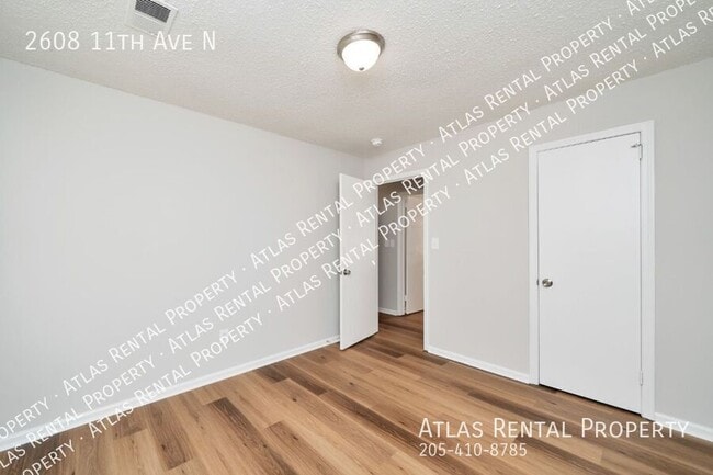 Building Photo - 2608 11th Ave N