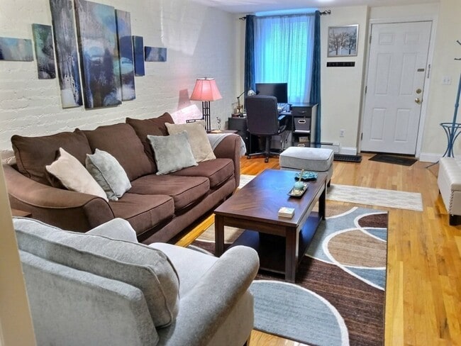 Building Photo - 1482 Beacon St