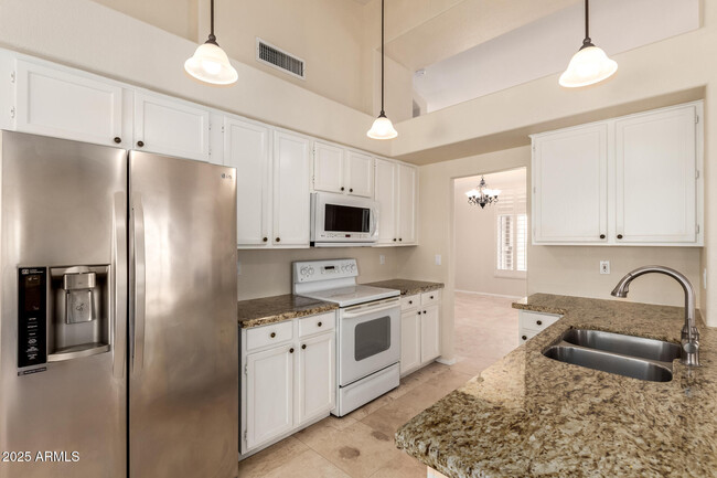 Building Photo - 5543 E Blanche Dr