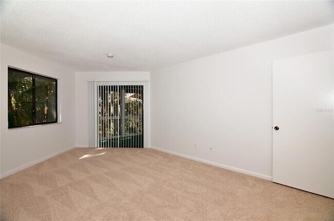 Building Photo - 36 Fairways Cir