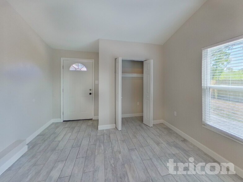 Building Photo - 4460 49th Ave N