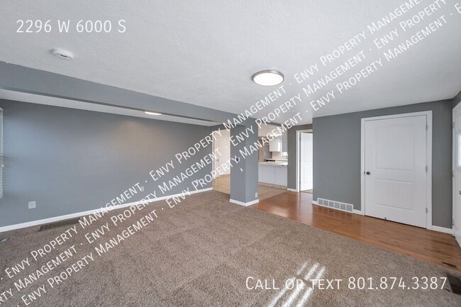 Building Photo - Spacious 3 Bed, 3 Bath Pet-Friendly Home w...