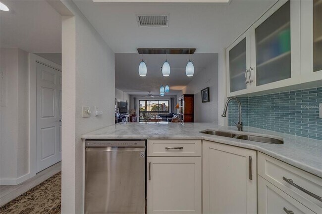 Building Photo - 11650 Capri Cir S