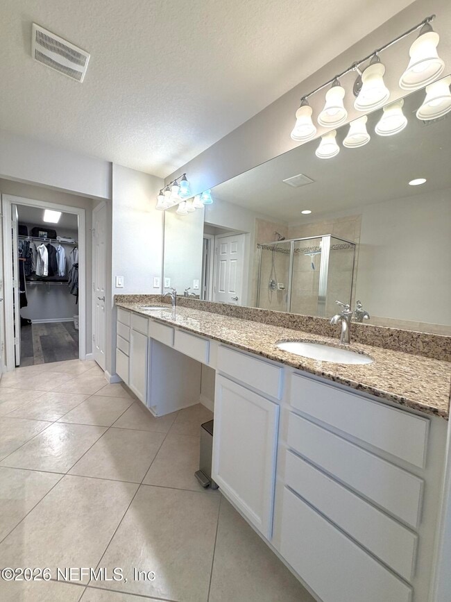 Building Photo - 13527 Montecito Pl