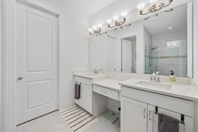 Building Photo - 12514 Gross Pointe Dr