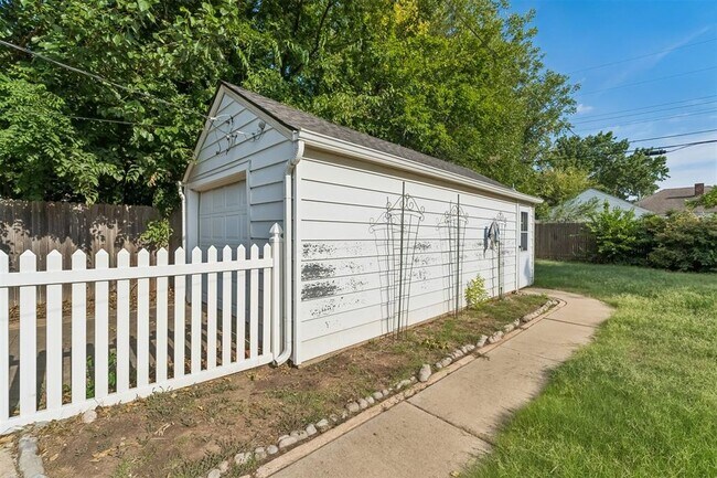 Building Photo - 2512 NW 32nd St