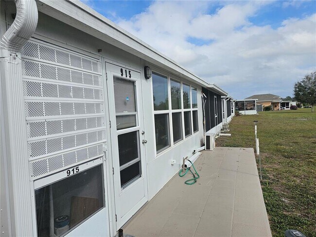 Building Photo - 915 Club Cir