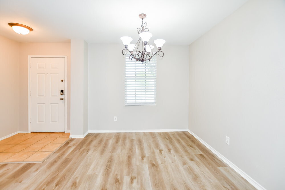 Building Photo - 1056 Bumble Bee Dr