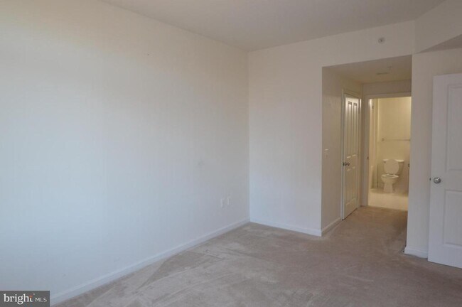 Building Photo - 4490 Market Commons Dr