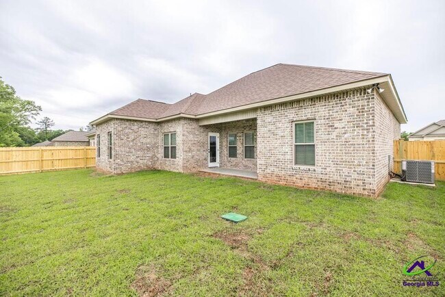 Building Photo - 305 Willowbrook Ln
