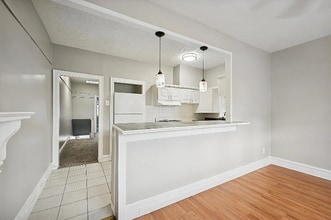 Building Photo - 7212 Oxford Ave