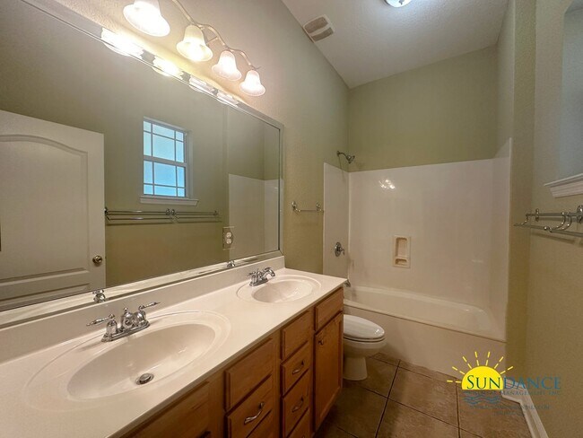 Building Photo - 3 Bedroom Home with Office in great Fort Walton community between Eglin and Hurlburt Field!