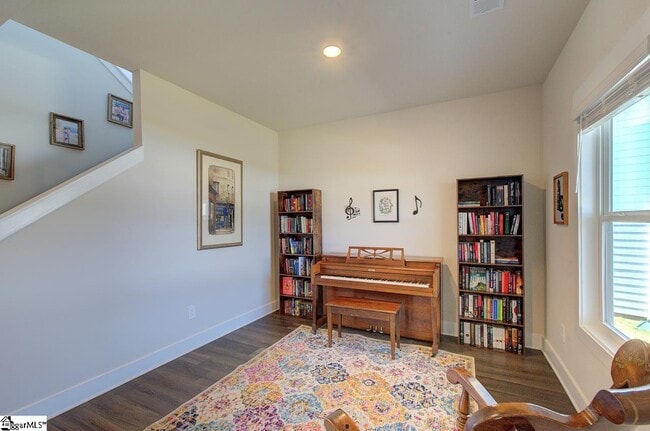 Building Photo - 542 Silverado Ave