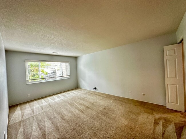 Building Photo - Single Story townhome, water/sewer paid by...