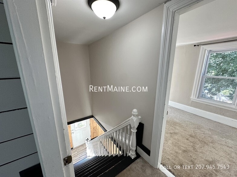 Building Photo - 137 Grove St