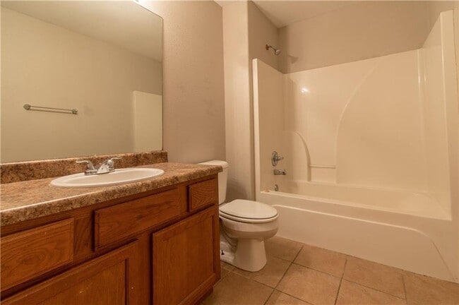 Building Photo - 905 Meghan Ct